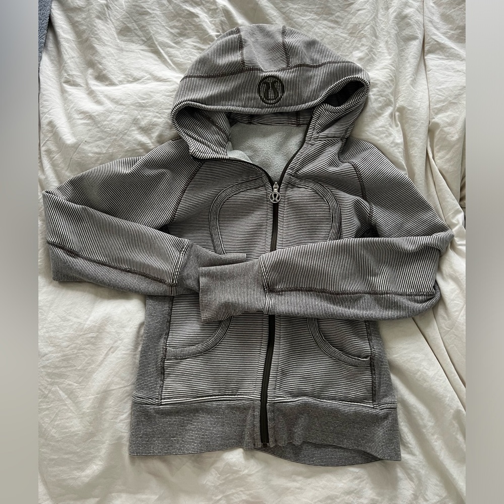 Lululemon sweatshirt size 6, lightly worn